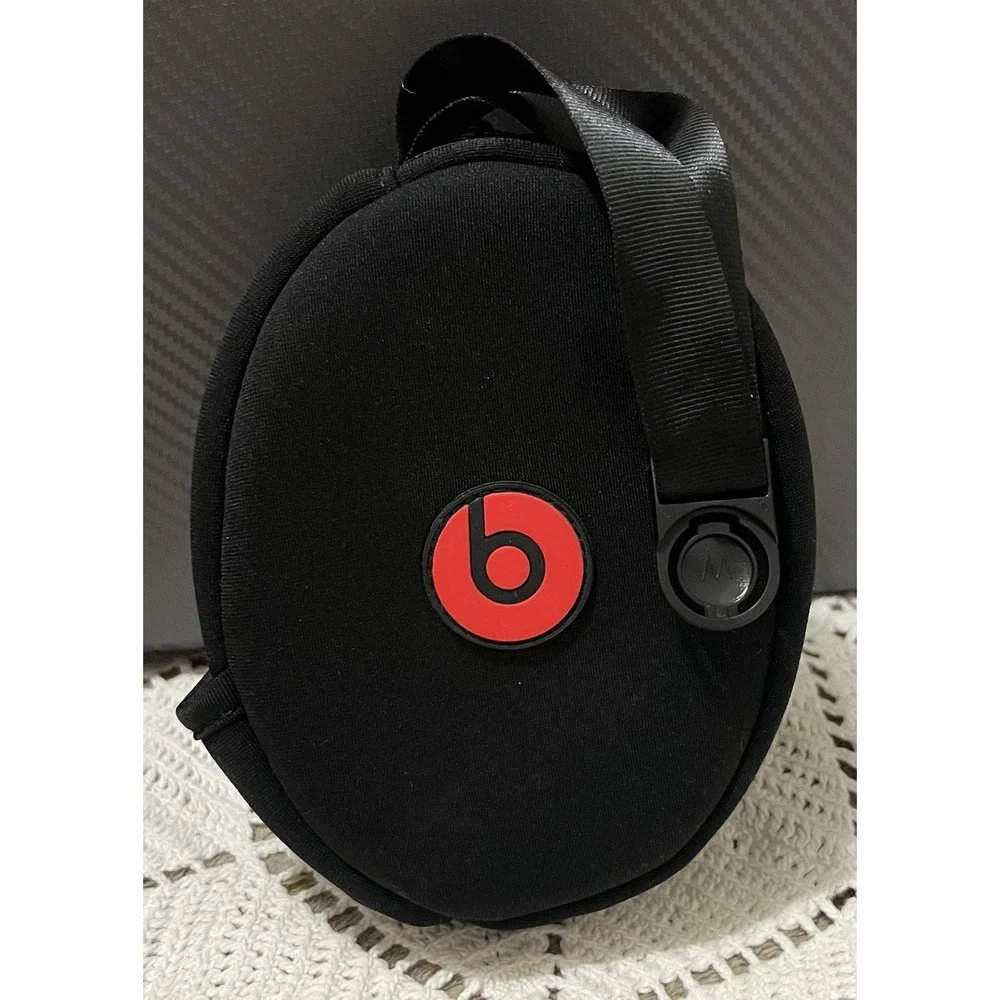Beats Headphones - Red & Black - Zip Carrying Soft Bag/Pouch - Zipper‎ Closure